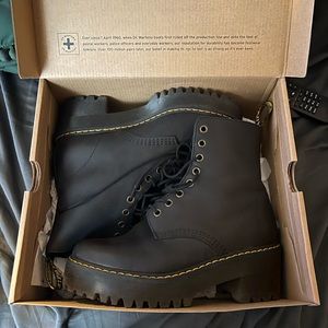 Size 7 Doc Marten Shriver platform boots